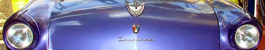 Description: Old car in Havana.